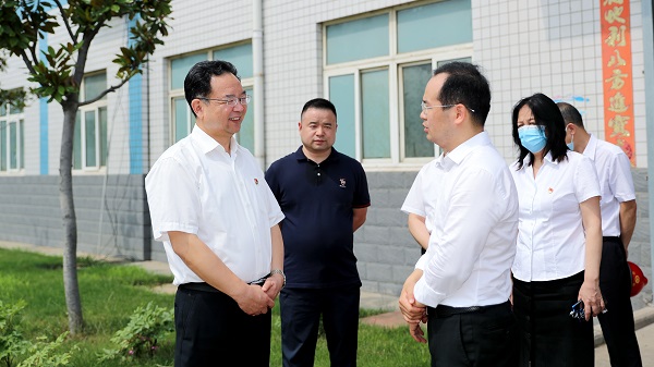 郑州市委常委、市纪委书记杜新军一行莅临人生就是博调研指导事情